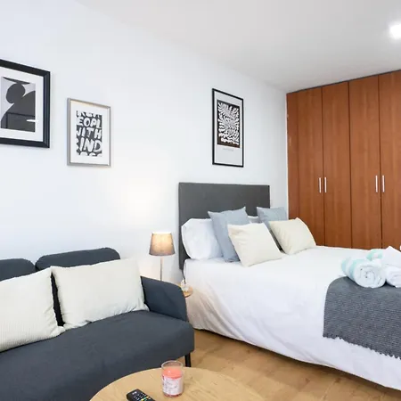 Moderno Estudio En Con Piscina Candelaria