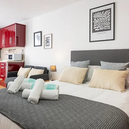 Moderno Estudio En Con Piscina Apartment